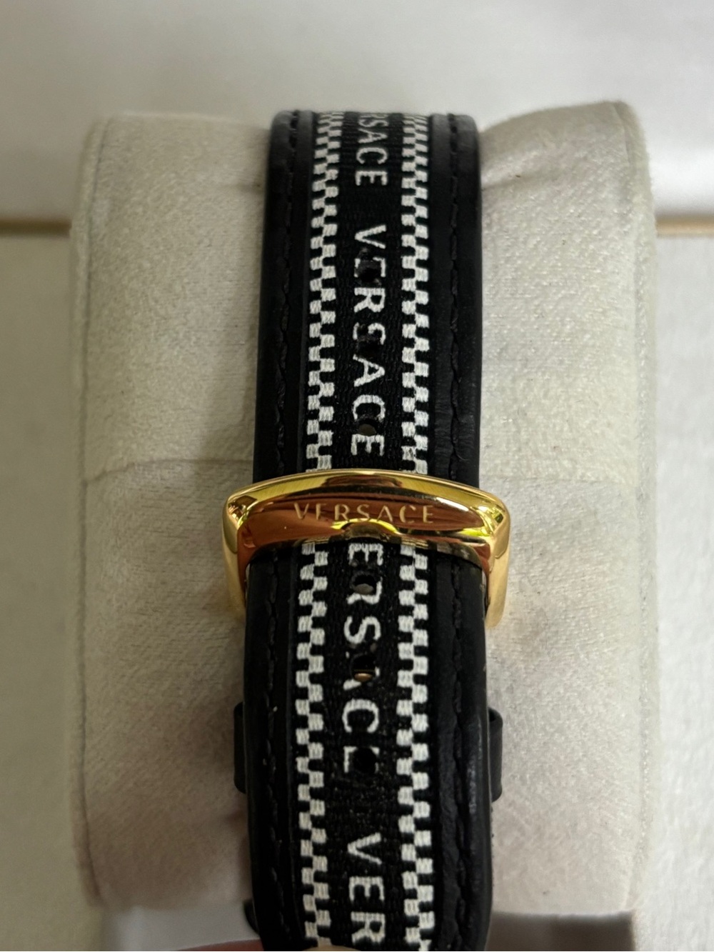 Versace Greca Medusa VCircle Watch - Picture 5 of 6